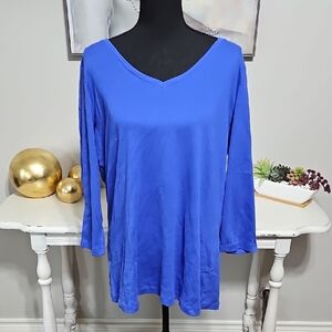 3 for $20 💙 NWT St. John’s Bay Dazzling Blue Essential V-Neck Tee 1X